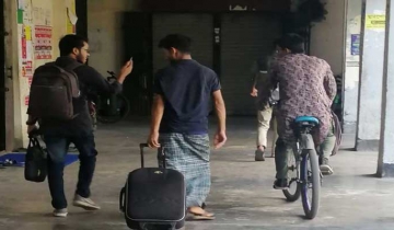 করোনা আতঙ্কে হল ছাড়ছে ঢাবির শিক্ষার্থীরা