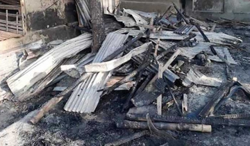 তালার শাহাজাতপুর বাজারে অগ্নিকাণ্ডে দোকান ও স্কুল পুড়ে ছাই