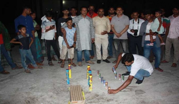 সালথা'য় বর্ণিল আতশবাজি উৎসব!