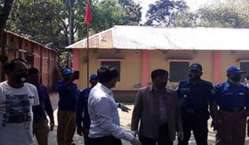 ঠাকুরগাঁ’র বাড়িতে বাড়িতে উড়ছে লালপতাকা!