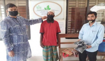 লাবু চৌধুরীর পক্ষে উপজেলা চেয়ারম্যানের ৫ হাজার মাক্স বিতরণ