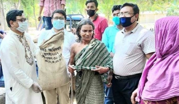 ভাঙ্গায় অসহায় মানুষের পাশে ত্রাণ নিয়ে ছুটেছেন উপজেলা চেয়ারম্যান ও প্রশাসন