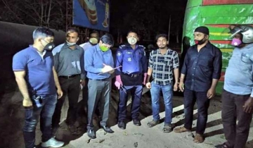 ঠাকুরগাঁও‌য়ে অর্ধশত যাত্রী নি‌য়ে ঢাকাগামী বাস আটক