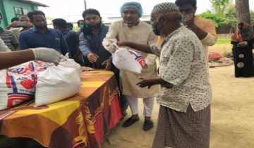 সদরপুর ও চরভদ্রাসনে ত্রাণ দিলেন মাহবুবর রহমান দুলাল