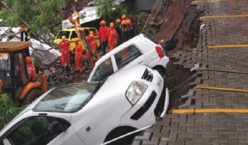 বৃষ্টিপাতে দেয়াল ধসে ১৫ জনের প্রাণহানি