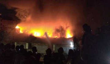 সেগুনবাগিচায় আবাসিক হোটেলে আগুন