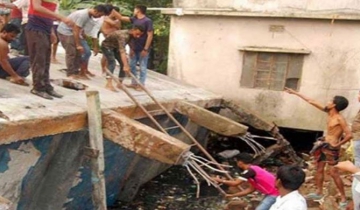 নারায়ণগঞ্জে ভবন ধসে আটকে পড়া শিশুর মরদেহ উদ্ধার