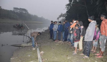 সালথায় অবৈধভাবে বালু উত্তোলন করায় ড্রেজার মেশিন ধ্বংস